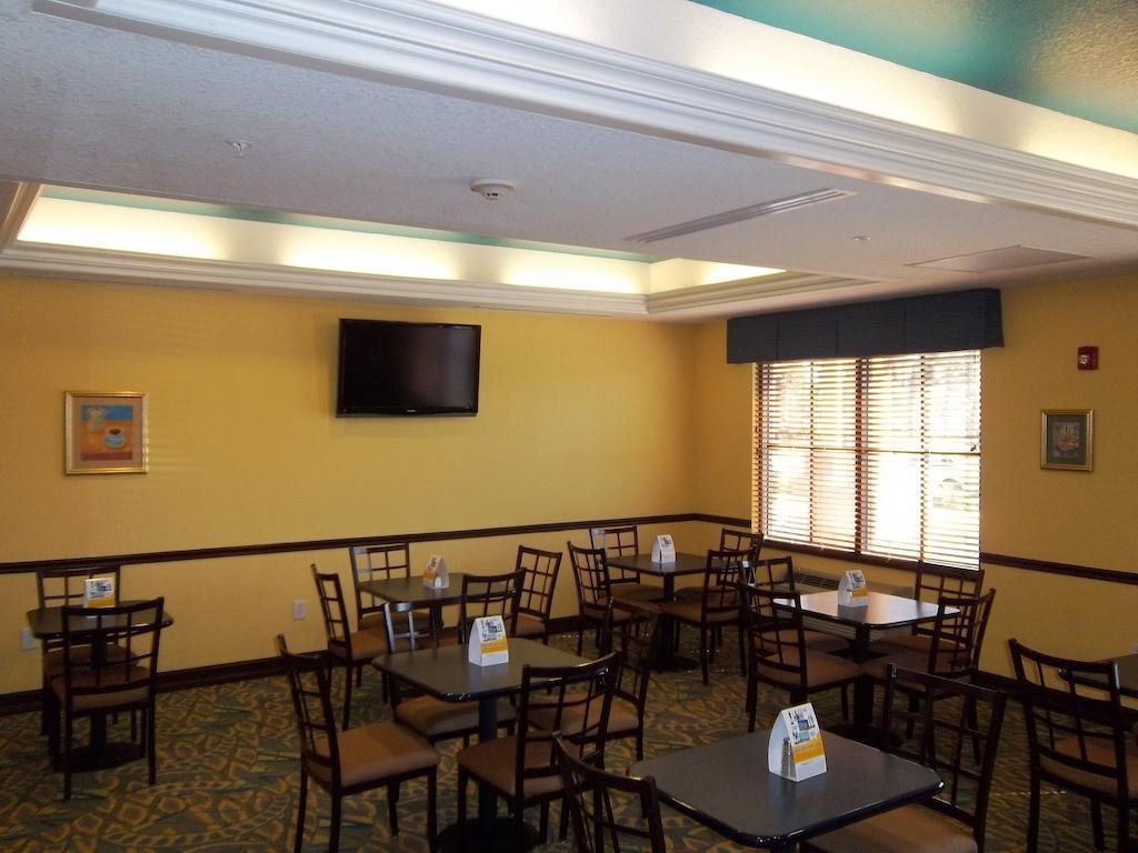 Comfort Inn & Suites Northeast - Gateway Sankt Petersburg Exterior foto