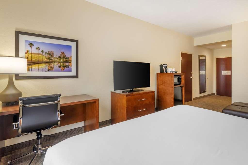 Comfort Inn & Suites Northeast - Gateway Sankt Petersburg Zimmer foto
