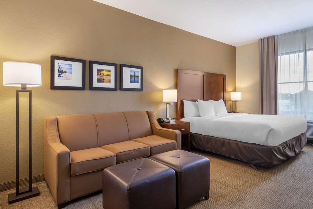 Comfort Inn & Suites Northeast - Gateway Sankt Petersburg Zimmer foto