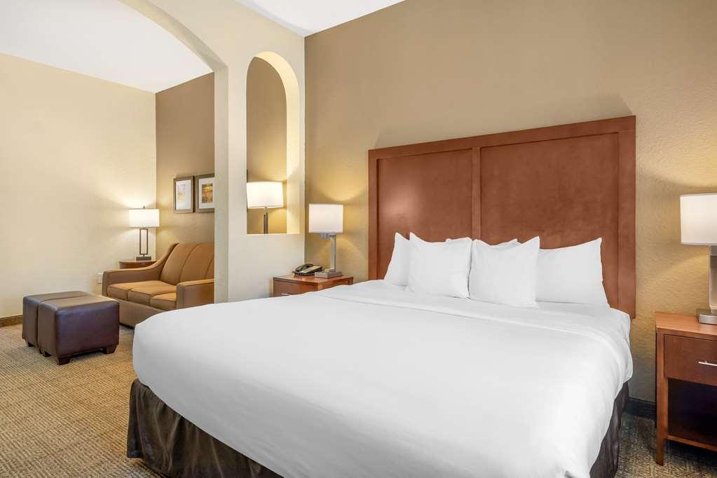 Comfort Inn & Suites Northeast - Gateway Sankt Petersburg Zimmer foto