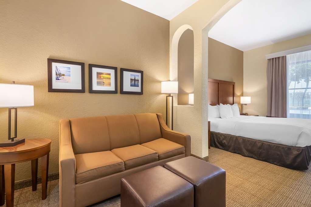 Comfort Inn & Suites Northeast - Gateway Sankt Petersburg Zimmer foto
