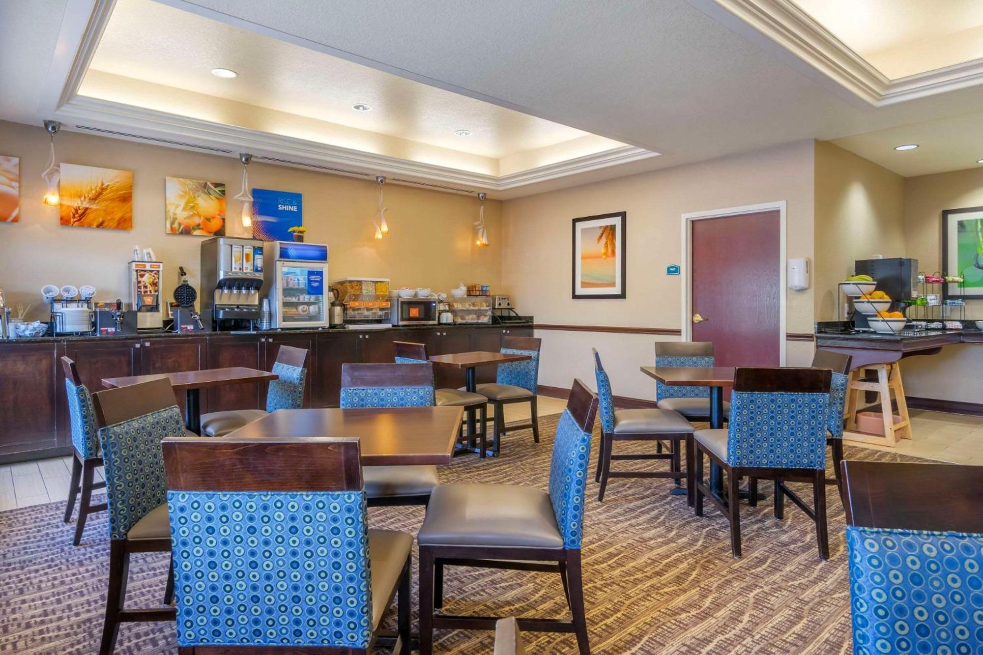 Comfort Inn & Suites Northeast - Gateway Sankt Petersburg Exterior foto