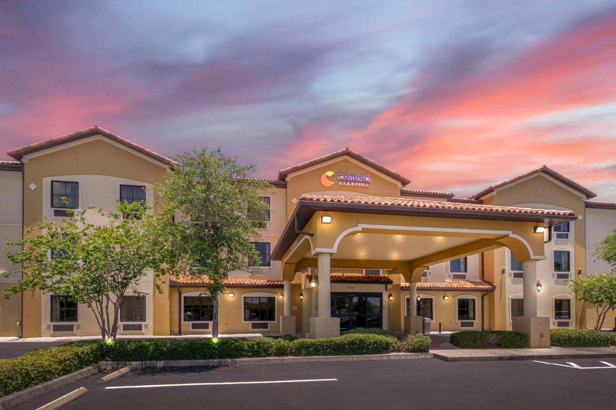 Comfort Inn & Suites Northeast - Gateway Sankt Petersburg Exterior foto