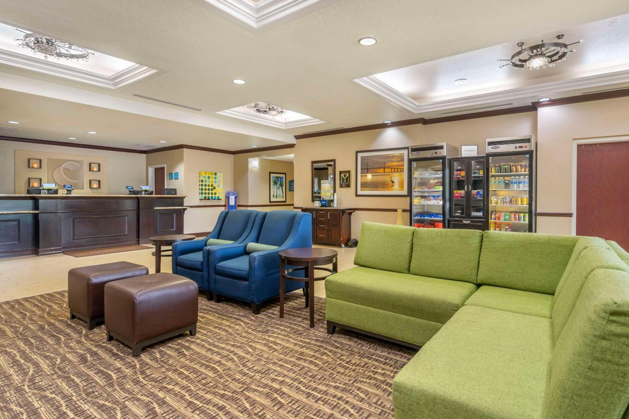 Comfort Inn & Suites Northeast - Gateway Sankt Petersburg Exterior foto