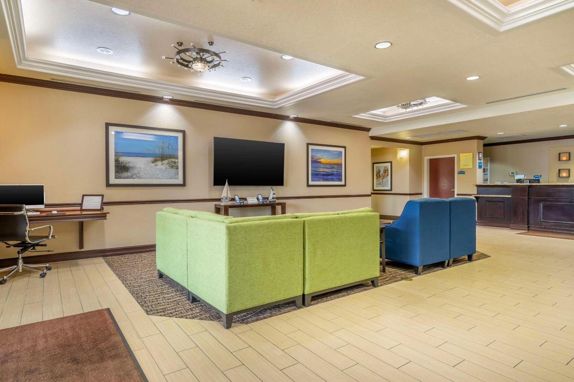 Comfort Inn & Suites Northeast - Gateway Sankt Petersburg Exterior foto